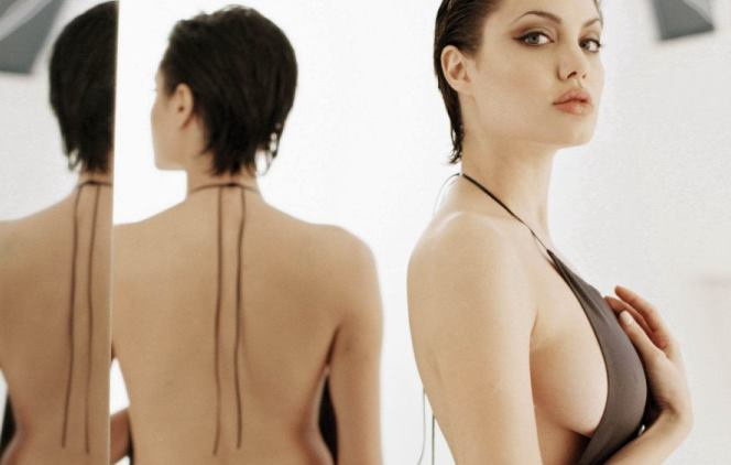 Анджелина Джоли до мастэктомии (удаления груди)