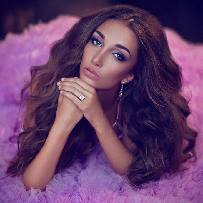 Анюта Рай до пластики и после (фото)