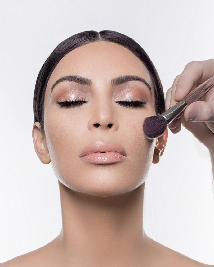 Как выглядит Ким Кардашьян без макияжа?