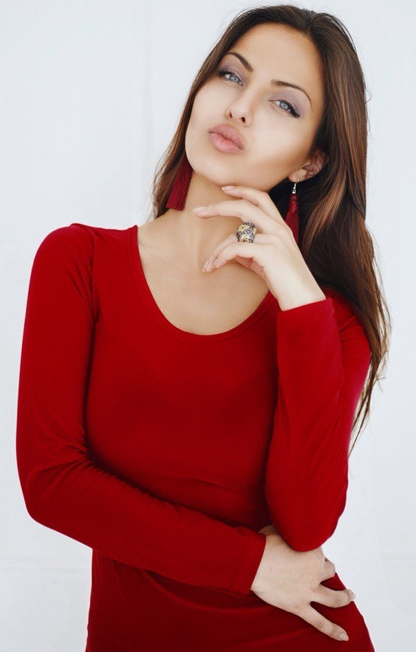 Регина Кова до пластики (фото) и после