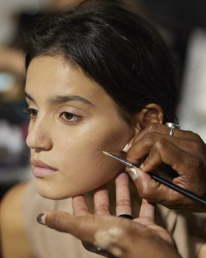 Как правильно наносить тональный крем