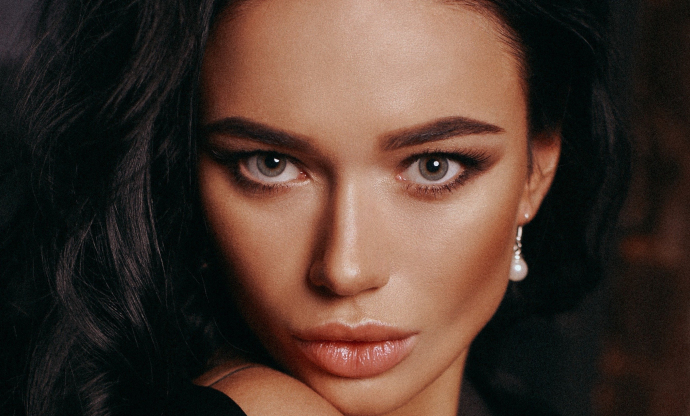 Яна Кошкина до и после пластики