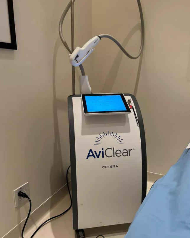 AviClear – новое лазерное средство от прыщей