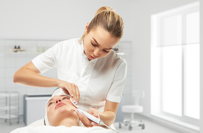 Процедуры для лица, которые советуют косметологи