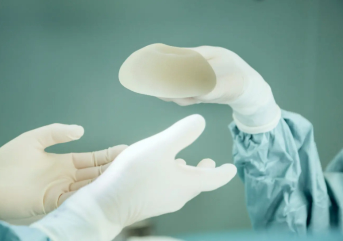 Нужно ли менять грудные импланты?