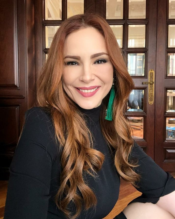 Мине Тугай после пластики