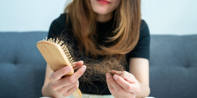 Связь дефицита витаминов и выпадения волос