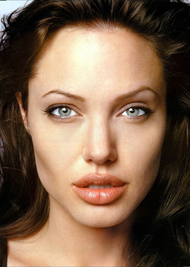 Губы Анджелины Джоли