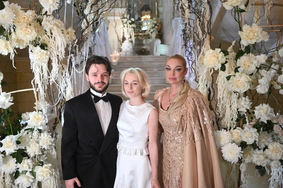 Анастасия Волочкова на свадьбе дочери Ариадны 