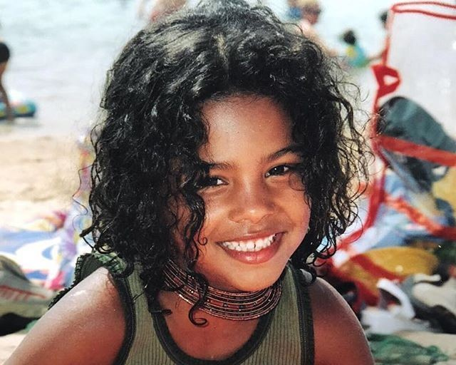 Тина Кунаки в детстве