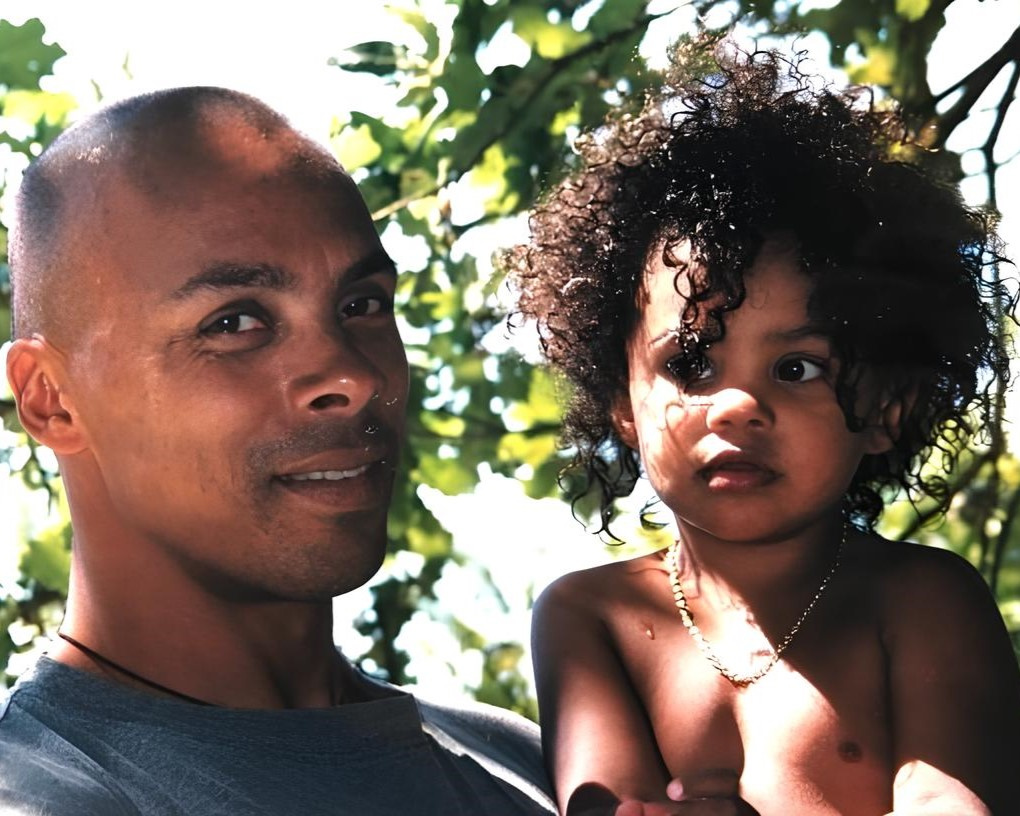 Тина Кунаки в детстве