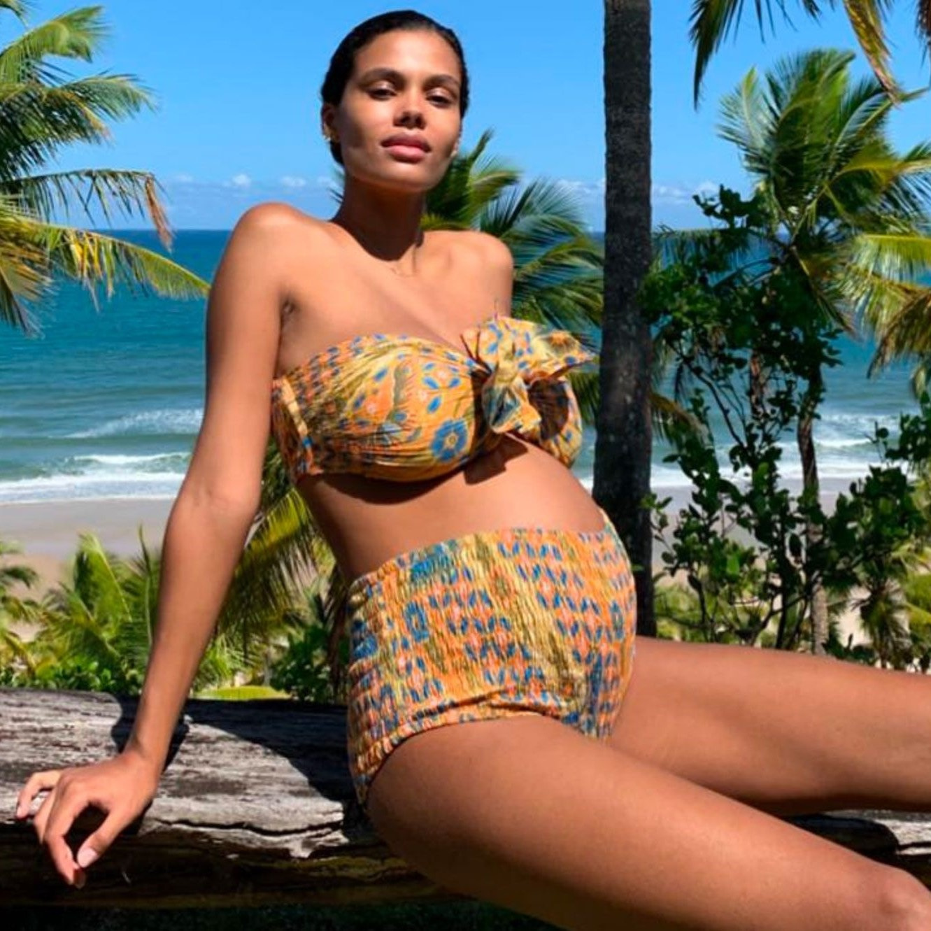 Тина Кунаки во время беременности