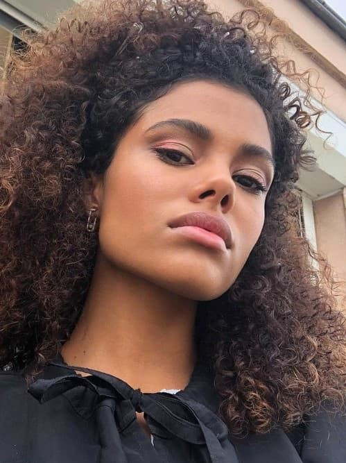 Губы Тины Кунаки