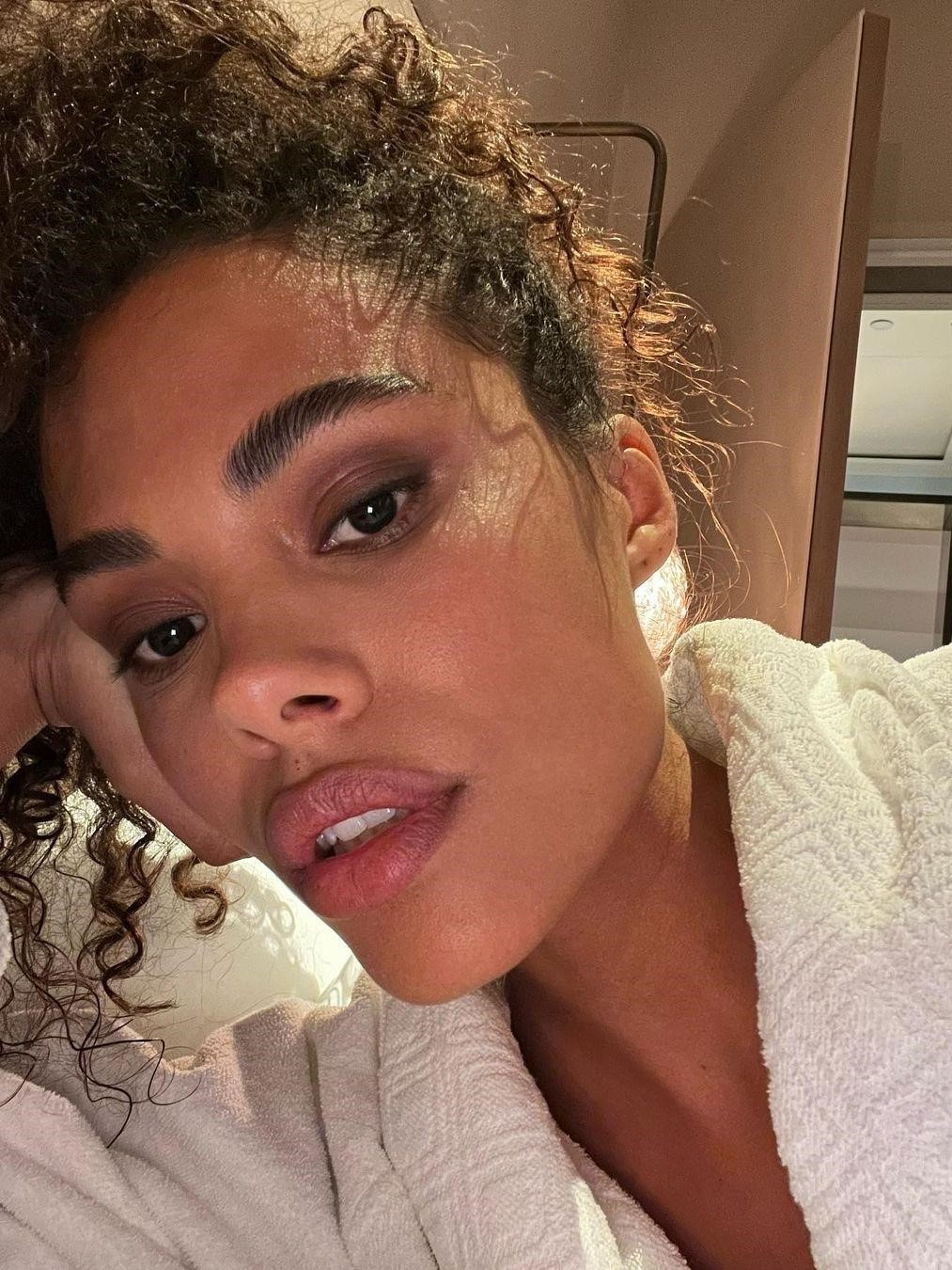 Губы Тины Кунаки