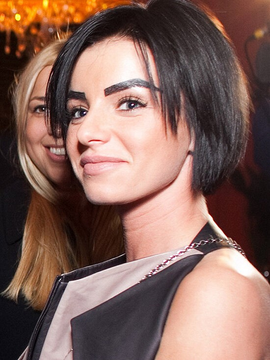 Юлия Волкова после татуажа бровей