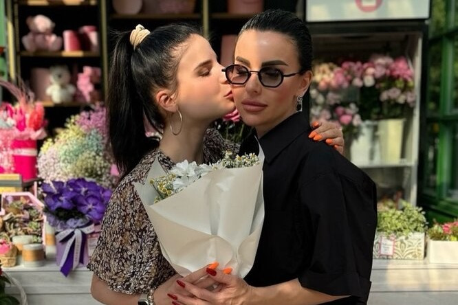 Юлия Волкова с дочеьрю