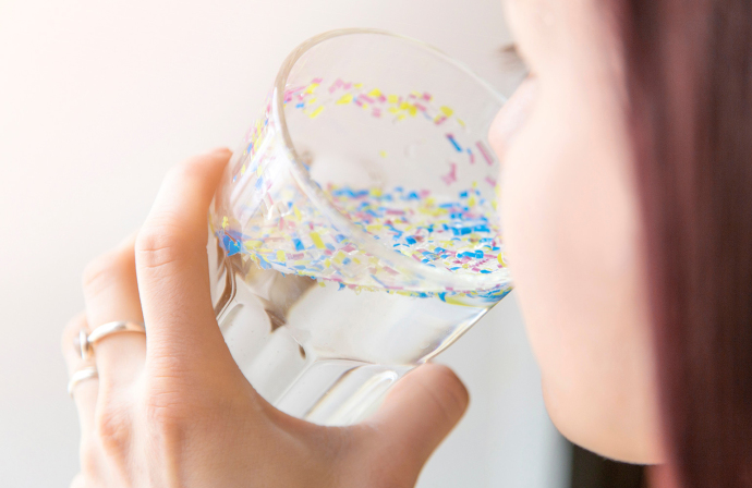 Микропластик в организме: влияние на кожу