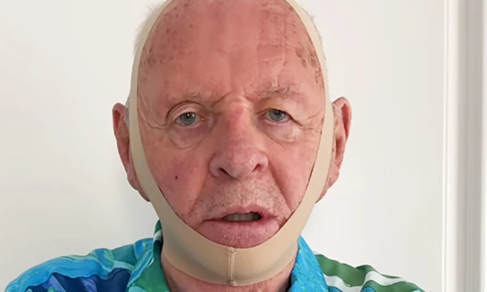 Энтони Хопкинс пародирует Ким Кардашьян