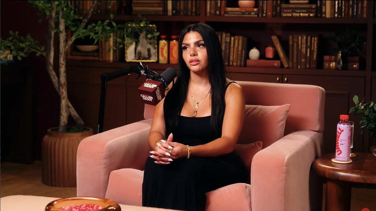 Фото: Худа Мустафа на подкасте Call Her Daddy